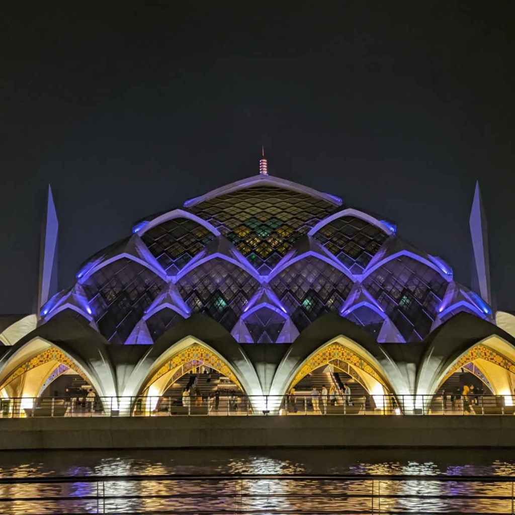 Masjid Al Jabbar Lebih Dekat, Berkunjung ke Masjid Viral di&nbsp;Bandung